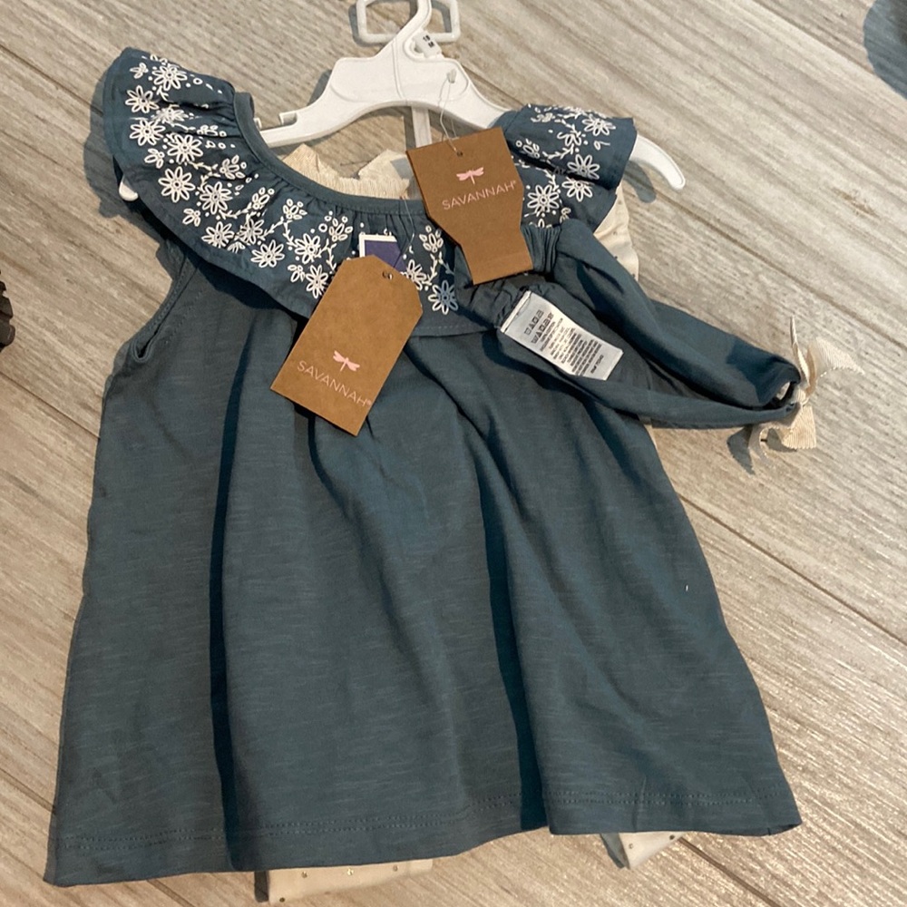 New with tags. Complete outfit. Shirt, leggings and headband